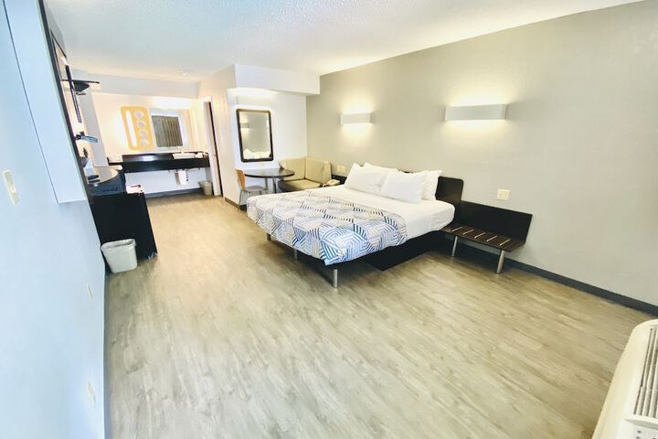 Room 35 of 46