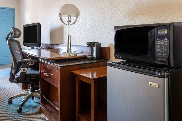 Days Inn by Wyndham Columbia