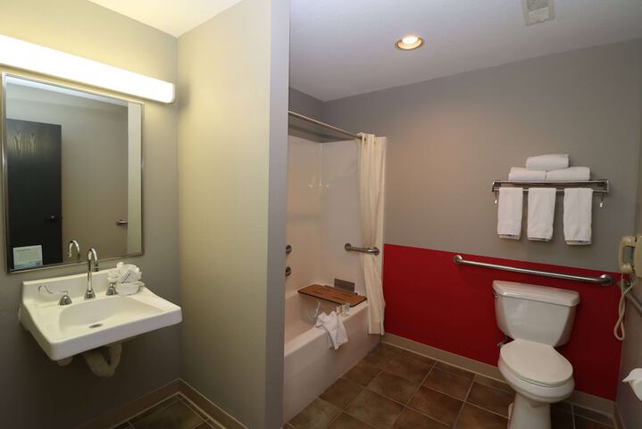 Super 8 by Wyndham Perryville