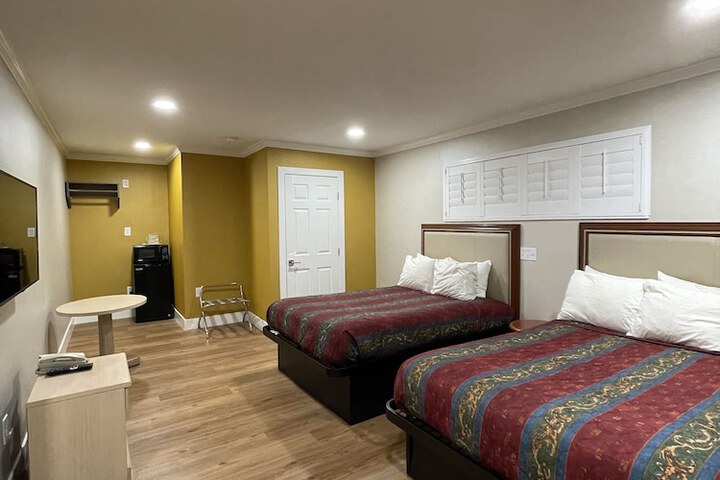 Room 13 of 24
