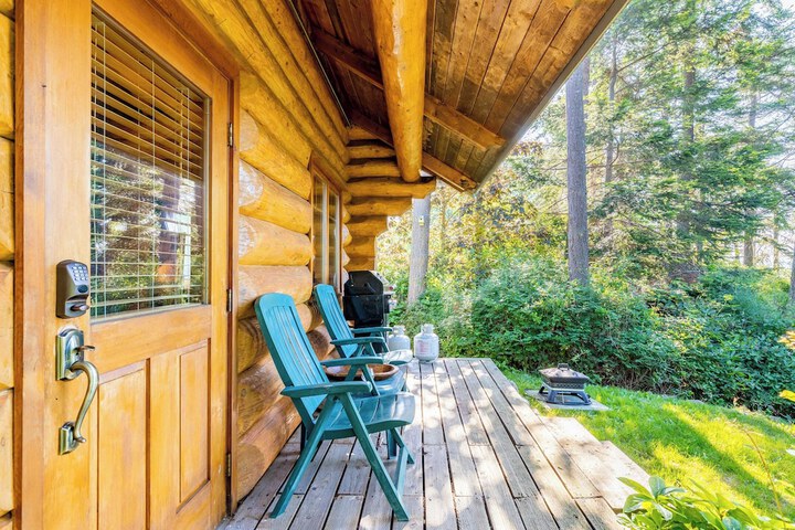 Penn Cove Overlook by Avantstay Cabin w / Views