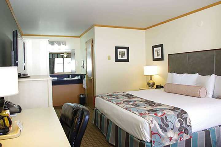 River House Inn a Baymont by Wyndham