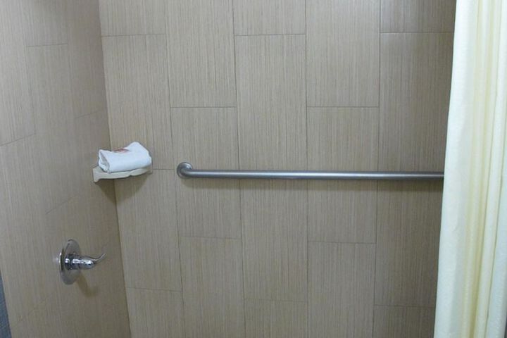 Room 4 of 10