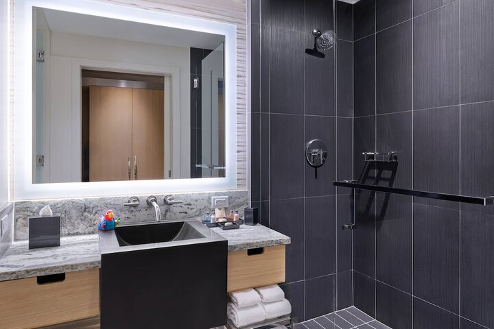 Art Ovation Hotel Autograph Collection