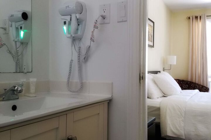 Room 18 of 46