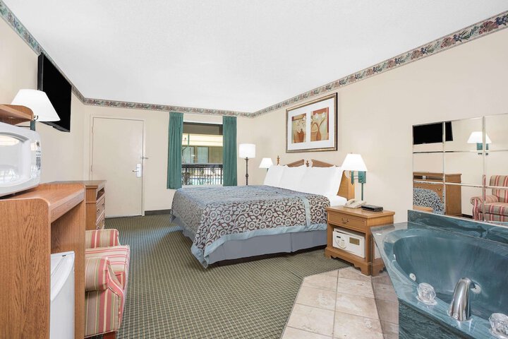 Room 11 of 26