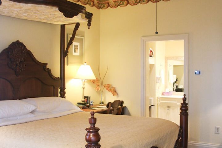 Room 80 of 147