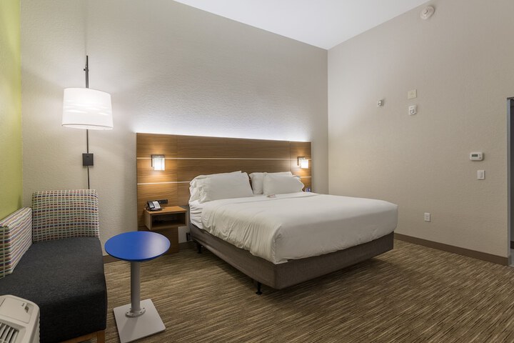 Holiday Inn Express and Suites San Marcos South by IHG