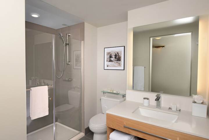 Room 33 of 64