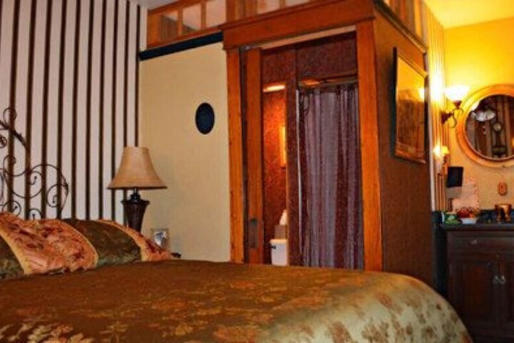 RAPHAEL INN