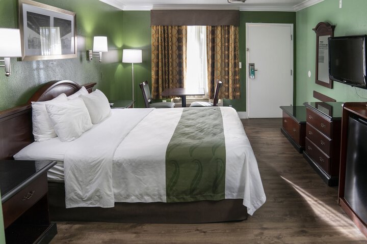 Room 7 of 32