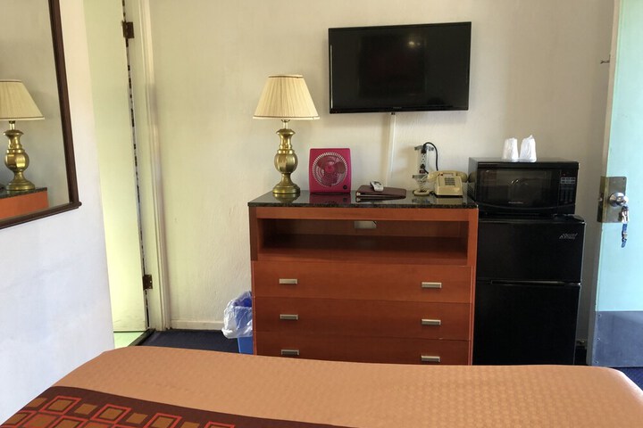 Room 14 of 36