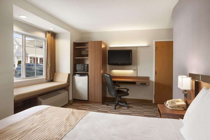 Room 9 of 19
