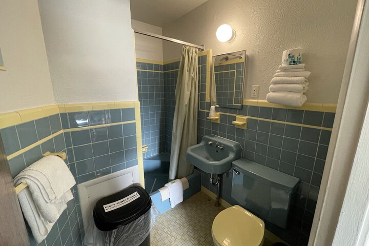 Room 53 of 56