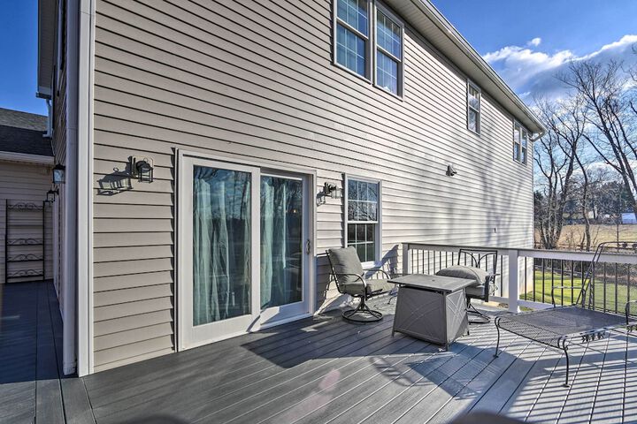 Morrisonville Manor w / Fire Pit & Hot Tub!