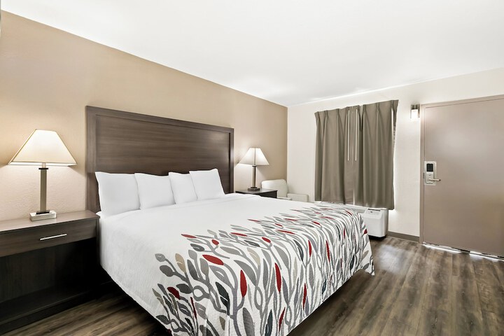 Room 32 of 38
