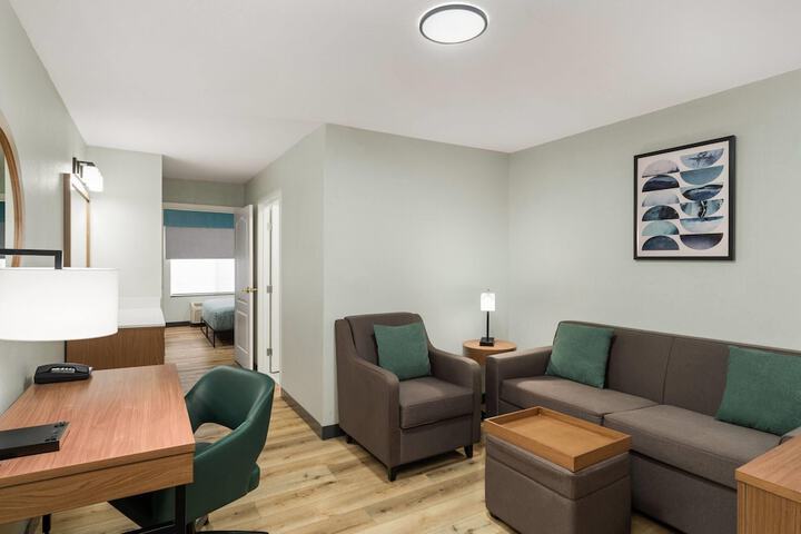 Wingate Suites by Wyndham Mansfield
