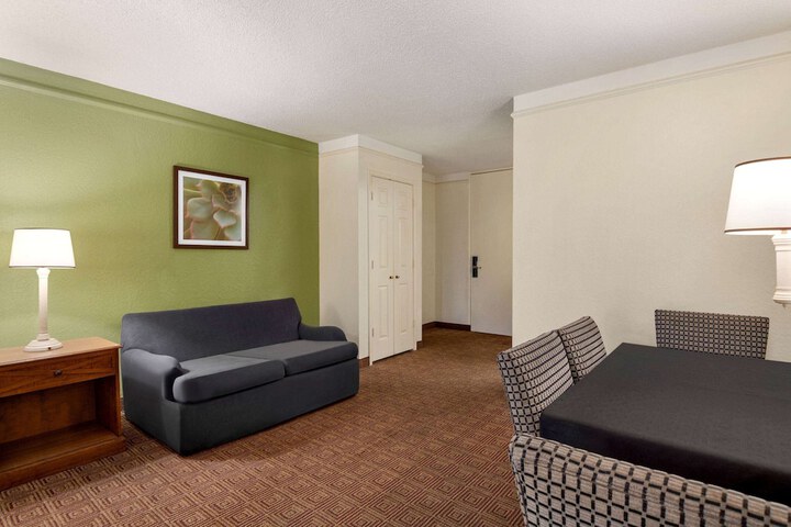 Room 22 of 35