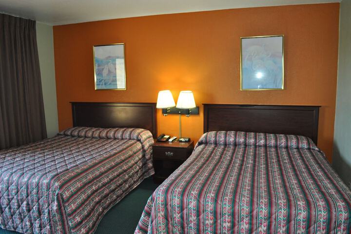 Room 10 of 33