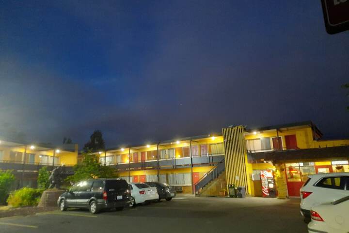 Longview Inn