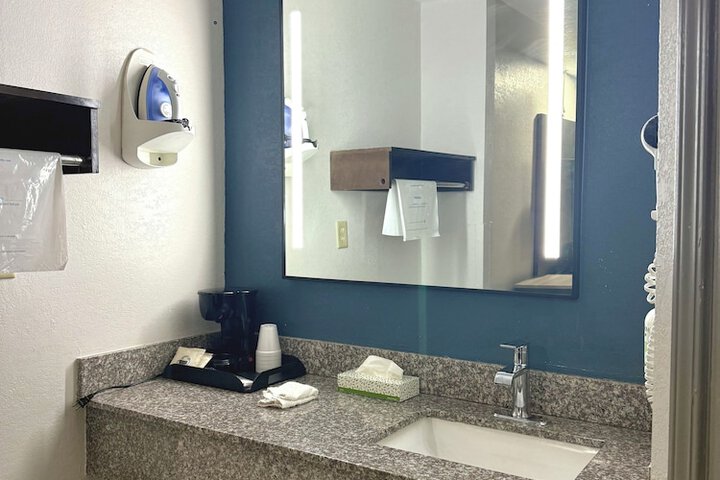Room 14 of 19