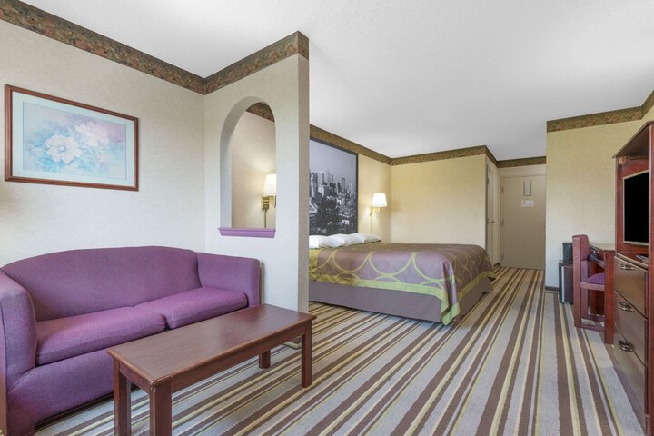 Room 10 of 16