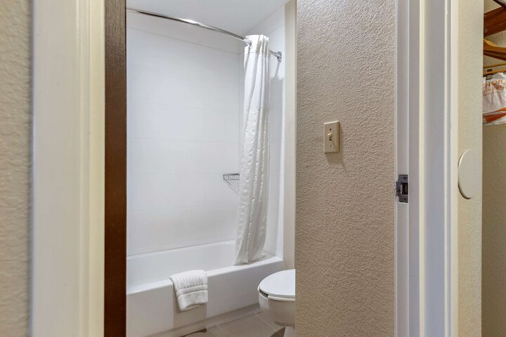 Room 36 of 62