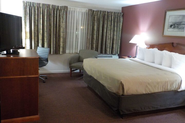 Room 10 of 28