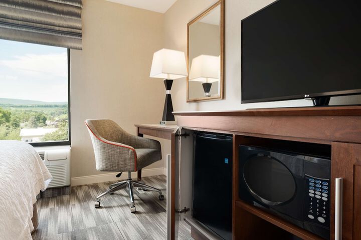 Room 9 of 32