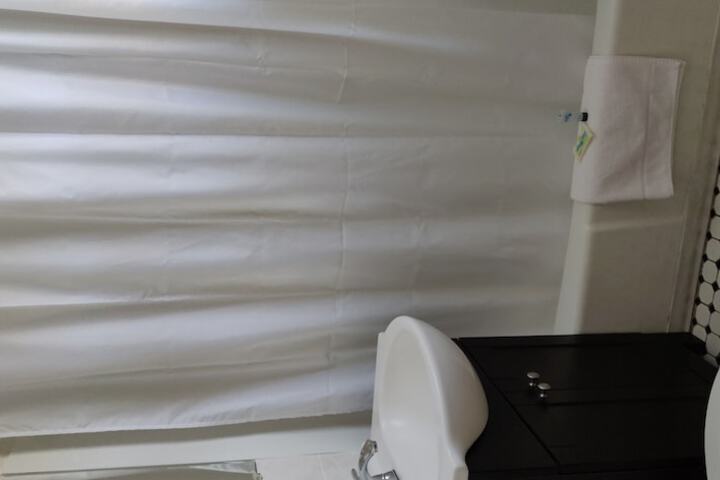 Room 83 of 118