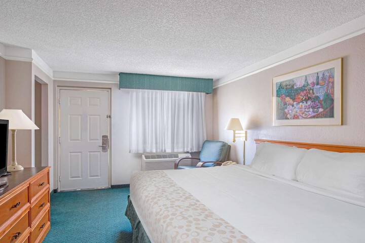 Room 13 of 28