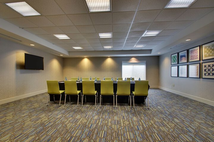 Holiday Inn Express & Suites Morris by IHG