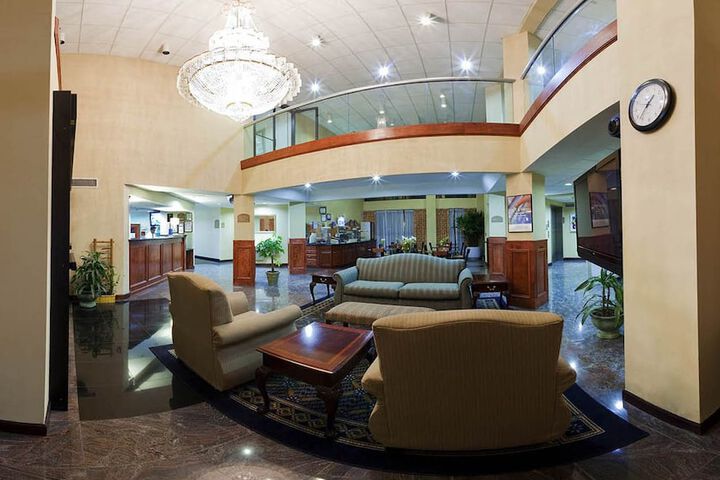 Holiday Inn Express Hotel & Suites by IHG