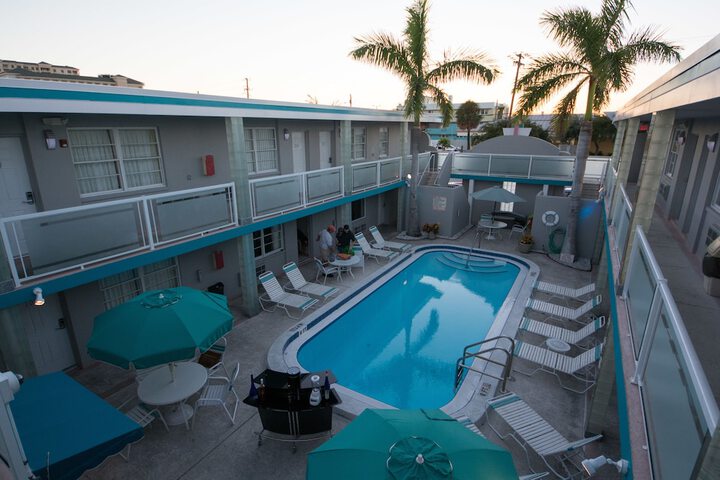 Pool 10 of 38