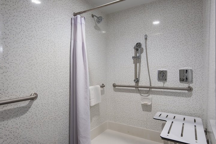 Room 32 of 81