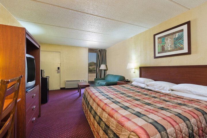 Room 11 of 15