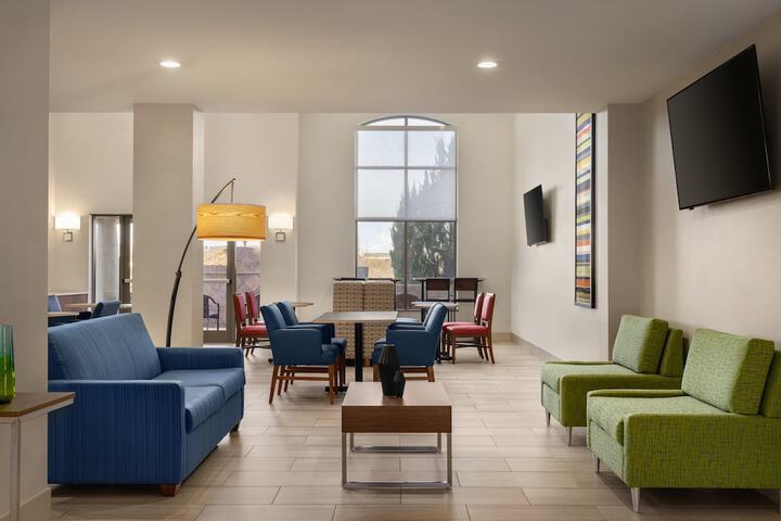 Holiday Inn Express Hotel and Suites of Opelika / Auburn by IHG