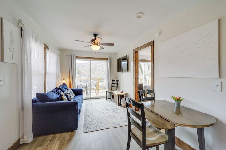 Hilltop Hideaway w / Scenic Views & Hot Tub!