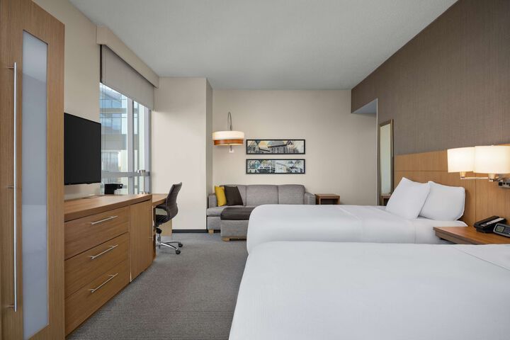 Room 32 of 47