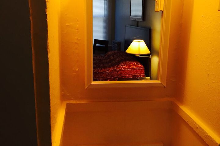Room 13 of 33