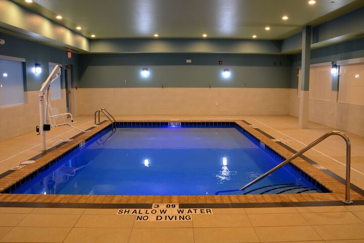 Holiday Inn Express & Suites Pittsburgh - Monroeville by IHG