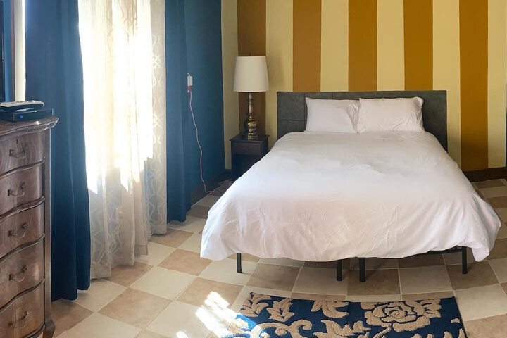 Room 28 of 37