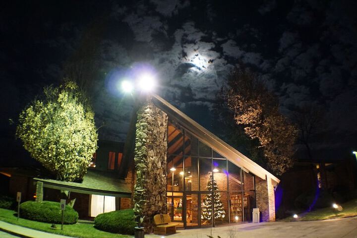 Riverbank Lodge