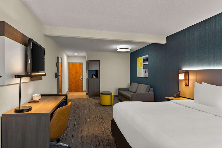 Room 13 of 34