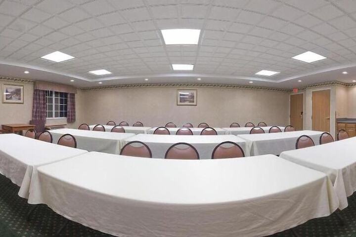 Holiday Inn Express Hotel & Suites Charlotte by IHG