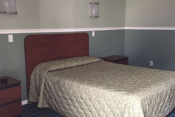 Room 10 of 19