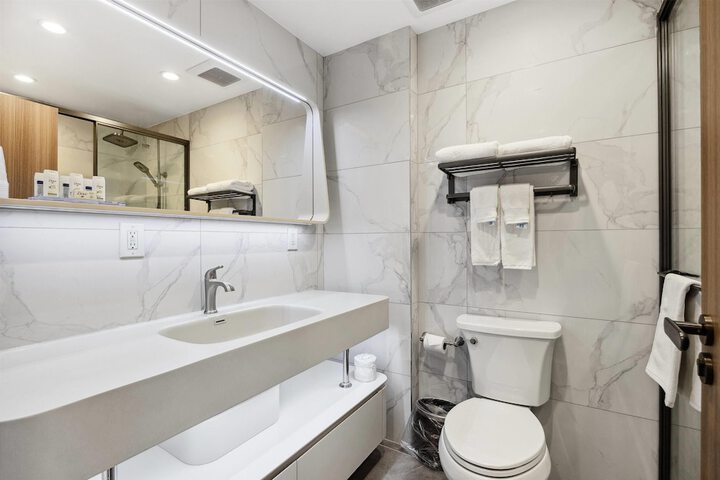 Ramada by Wyndham Flushing Queens