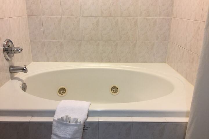Hot Tub 31 of 35