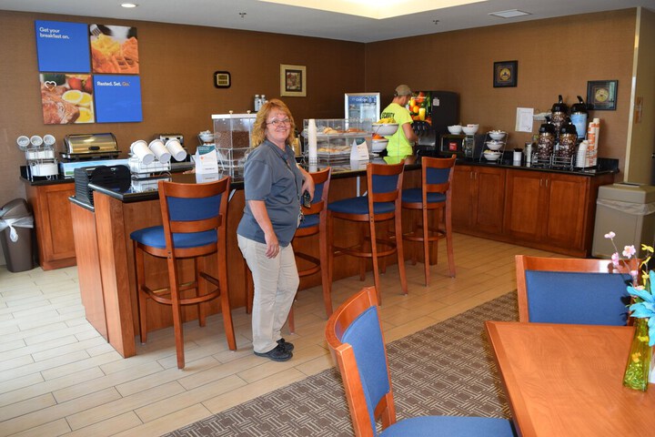 Comfort Inn & Suites Marion I-57