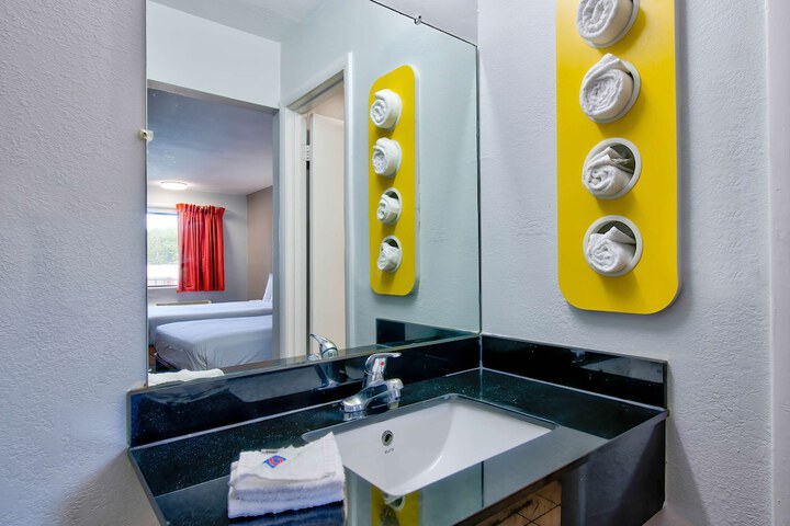 Room 12 of 25